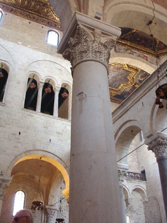 Το εσωτερικό της Βασιλικής του Μπάρι